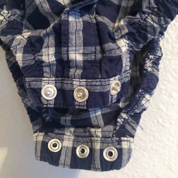 Button up. - Picture 3 of 5